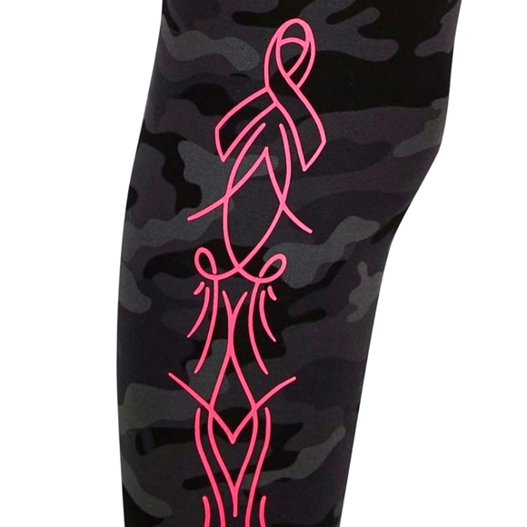 ❤️NWT VINTAGE TORRID BREAST CANCER AWARENESS CAMO CROP LEGGING POCKETS - PLUS - Picture 2 of 14